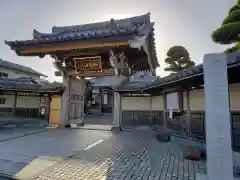 修行寺の山門