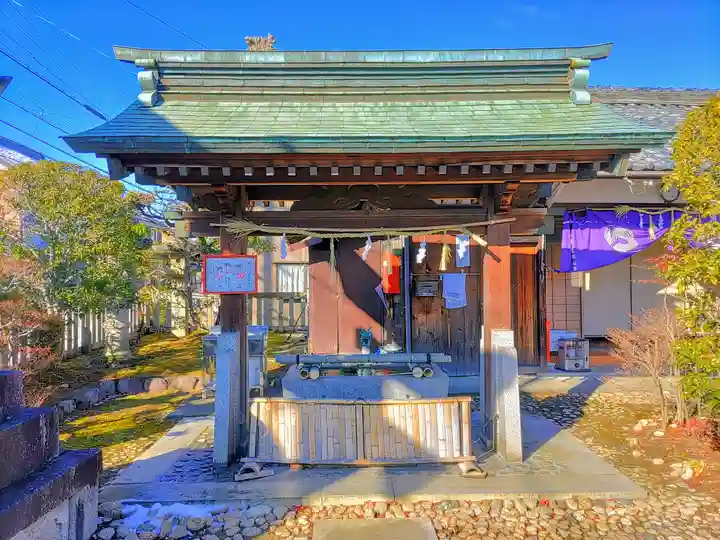 稲荷神社の手水舎