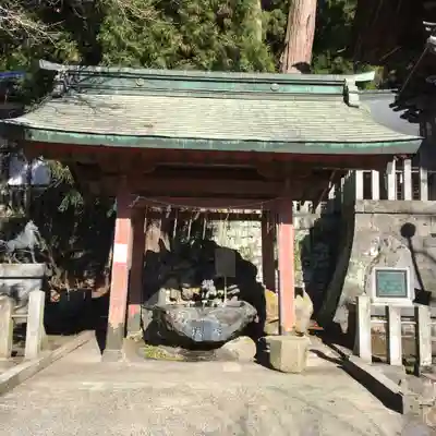 小国両神社の手水舎