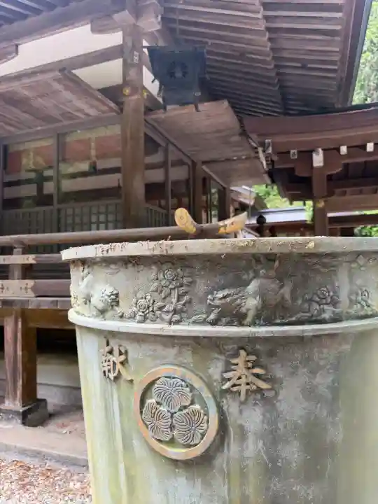 武蔵二宮 金鑚神社の{uncategorized: "未分類", other: "その他", undefined: "問題あり", building: "その他建物", grave: "お墓", sacred_gate: "鳥居", guardian: "狛犬", statue: "像", buddha: "仏像", history: "歴史", nature: "自然", garden: "庭園", animal: "動物", pagoda: "塔", temizu: "手水舎", mountain_gate: "山門・神門", sanctuary: "本殿・本堂", subordinate: "末社・摂社", art: "芸術", scenery: "景色", jizo: "地蔵", ema: "絵馬", goshuin: "御朱印", omikuji: "おみくじ", items: "授与品その他", amulet: "お守り", goshuincho: "御朱印帳", eats: "食事", festival: "お祭り", votive_dance: "神楽", shichigosan: "七五三参", wedding: "結婚式", experience: "体験その他", initially: "初詣", around: "周辺", anti_infection: "感染症対策"}