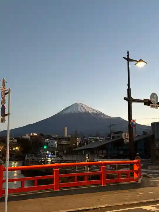 富士山本宮浅間大社の{uncategorized: "未分類", other: "その他", undefined: "問題あり", building: "その他建物", grave: "お墓", sacred_gate: "鳥居", guardian: "狛犬", statue: "像", buddha: "仏像", history: "歴史", nature: "自然", garden: "庭園", animal: "動物", pagoda: "塔", temizu: "手水舎", mountain_gate: "山門・神門", sanctuary: "本殿・本堂", subordinate: "末社・摂社", art: "芸術", scenery: "景色", jizo: "地蔵", ema: "絵馬", goshuin: "御朱印", omikuji: "おみくじ", items: "授与品その他", amulet: "お守り", goshuincho: "御朱印帳", eats: "食事", festival: "お祭り", votive_dance: "神楽", shichigosan: "七五三参", wedding: "結婚式", experience: "体験その他", initially: "初詣", around: "周辺", anti_infection: "感染症対策"}