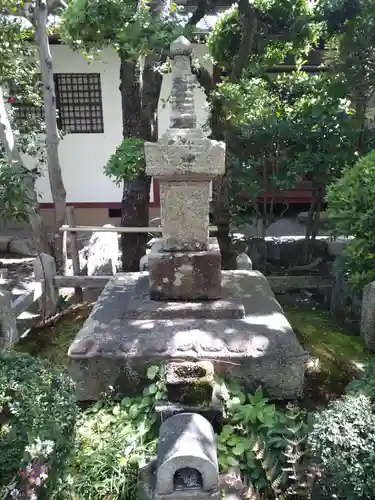 義仲寺の塔