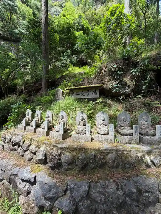 観音院の{uncategorized: "未分類", other: "その他", undefined: "問題あり", building: "その他建物", grave: "お墓", sacred_gate: "鳥居", guardian: "狛犬", statue: "像", buddha: "仏像", history: "歴史", nature: "自然", garden: "庭園", animal: "動物", pagoda: "塔", temizu: "手水舎", mountain_gate: "山門・神門", sanctuary: "本殿・本堂", subordinate: "末社・摂社", art: "芸術", scenery: "景色", jizo: "地蔵", ema: "絵馬", goshuin: "御朱印", omikuji: "おみくじ", items: "授与品その他", amulet: "お守り", goshuincho: "御朱印帳", eats: "食事", festival: "お祭り", votive_dance: "神楽", shichigosan: "七五三参", wedding: "結婚式", experience: "体験その他", initially: "初詣", around: "周辺", anti_infection: "感染症対策"}