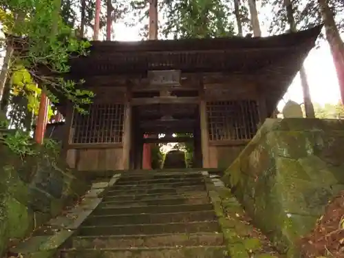 雲峰寺の山門