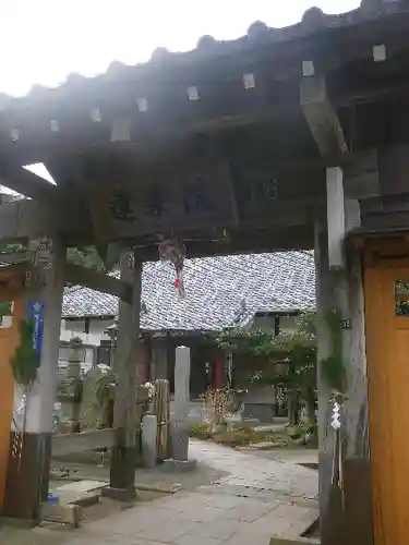 蓮乗院の山門