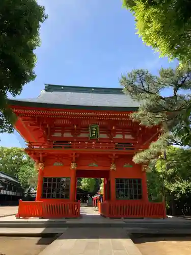 穴八幡宮の山門