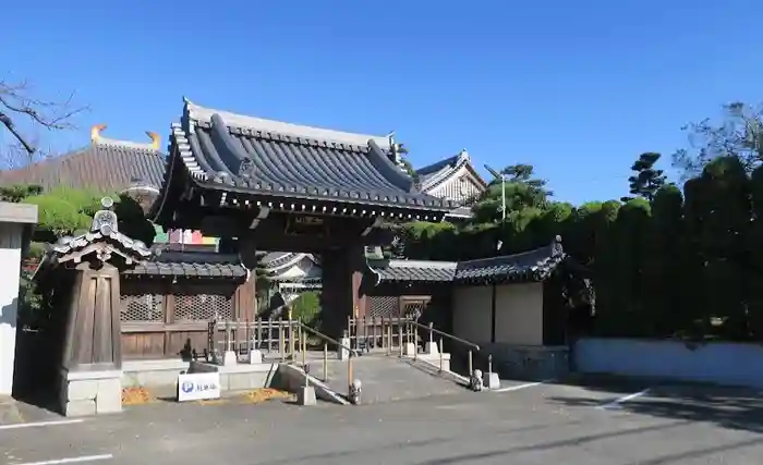 寳珠院（常楽寺）の山門