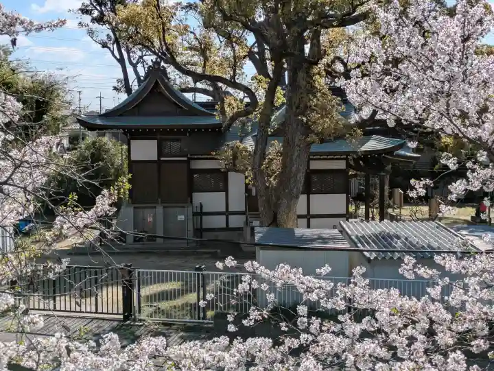 素盞嗚神社の{uncategorized: "未分類", other: "その他", undefined: "問題あり", building: "その他建物", grave: "お墓", sacred_gate: "鳥居", guardian: "狛犬", statue: "像", buddha: "仏像", history: "歴史", nature: "自然", garden: "庭園", animal: "動物", pagoda: "塔", temizu: "手水舎", mountain_gate: "山門・神門", sanctuary: "本殿・本堂", subordinate: "末社・摂社", art: "芸術", scenery: "景色", jizo: "地蔵", ema: "絵馬", goshuin: "御朱印", omikuji: "おみくじ", items: "授与品その他", amulet: "お守り", goshuincho: "御朱印帳", eats: "食事", festival: "お祭り", votive_dance: "神楽", shichigosan: "七五三参", wedding: "結婚式", experience: "体験その他", initially: "初詣", around: "周辺", anti_infection: "感染症対策"}
