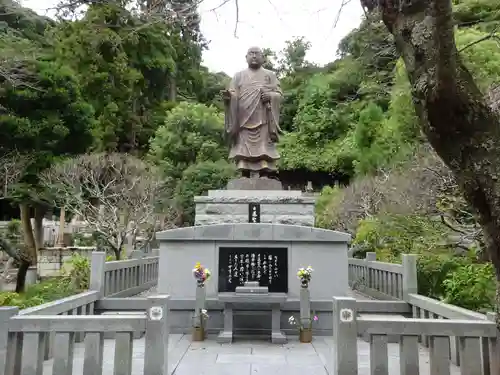 妙本寺の像