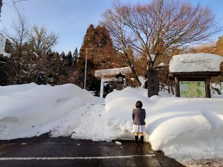 土津神社|こどもと出世の神さまの鳥居