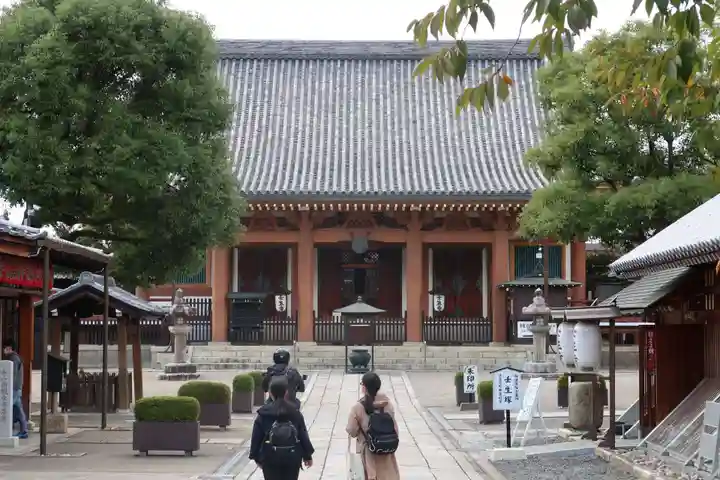 壬生寺の本殿・本堂