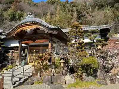 眞珠院の{uncategorized: "未分類", other: "その他", undefined: "問題あり", building: "その他建物", grave: "お墓", sacred_gate: "鳥居", guardian: "狛犬", statue: "像", buddha: "仏像", history: "歴史", nature: "自然", garden: "庭園", animal: "動物", pagoda: "塔", temizu: "手水舎", mountain_gate: "山門・神門", sanctuary: "本殿・本堂", subordinate: "末社・摂社", art: "芸術", scenery: "景色", jizo: "地蔵", ema: "絵馬", goshuin: "御朱印", omikuji: "おみくじ", items: "授与品その他", amulet: "お守り", goshuincho: "御朱印帳", eats: "食事", festival: "お祭り", votive_dance: "神楽", shichigosan: "七五三参", wedding: "結婚式", experience: "体験その他", initially: "初詣", around: "周辺", anti_infection: "感染症対策"}