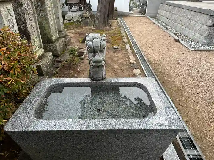 蓮現寺の手水舎