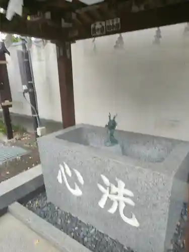 半田稲荷神社の手水舎