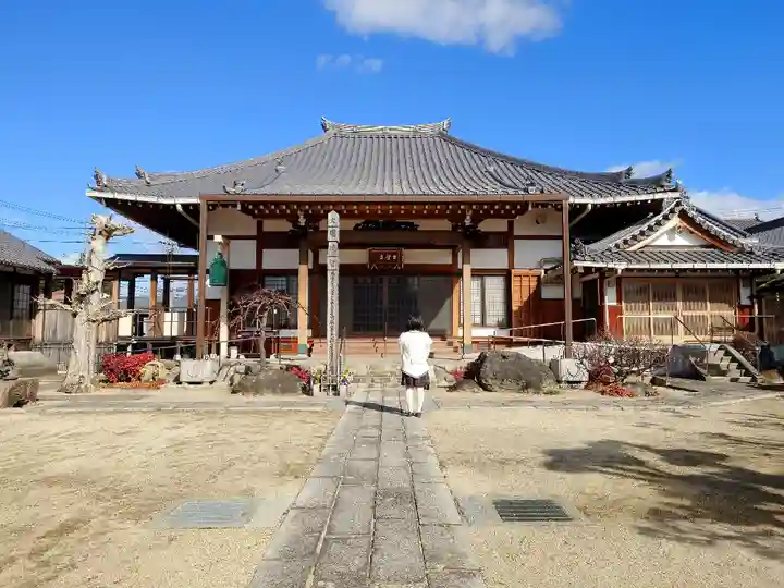 世尊寺の本殿・本堂