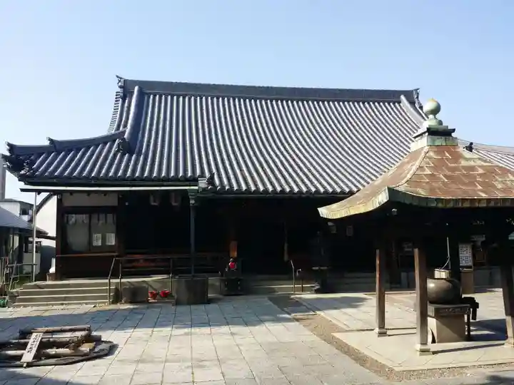 法楽寺の本殿・本堂