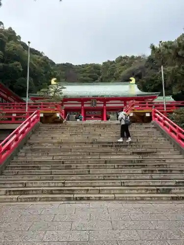 赤間神宮の{uncategorized: "未分類", other: "その他", undefined: "問題あり", building: "その他建物", grave: "お墓", sacred_gate: "鳥居", guardian: "狛犬", statue: "像", buddha: "仏像", history: "歴史", nature: "自然", garden: "庭園", animal: "動物", pagoda: "塔", temizu: "手水舎", mountain_gate: "山門・神門", sanctuary: "本殿・本堂", subordinate: "末社・摂社", art: "芸術", scenery: "景色", jizo: "地蔵", ema: "絵馬", goshuin: "御朱印", omikuji: "おみくじ", items: "授与品その他", amulet: "お守り", goshuincho: "御朱印帳", eats: "食事", festival: "お祭り", votive_dance: "神楽", shichigosan: "七五三参", wedding: "結婚式", experience: "体験その他", initially: "初詣", around: "周辺", anti_infection: "感染症対策"}