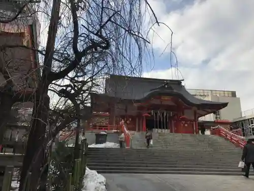 花園神社の本殿