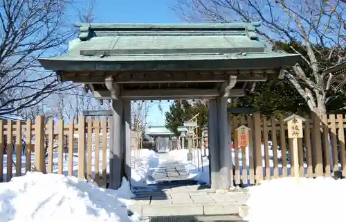 根室金刀比羅神社の山門・神門