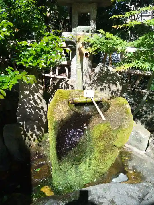 紅葉八幡宮の手水舎