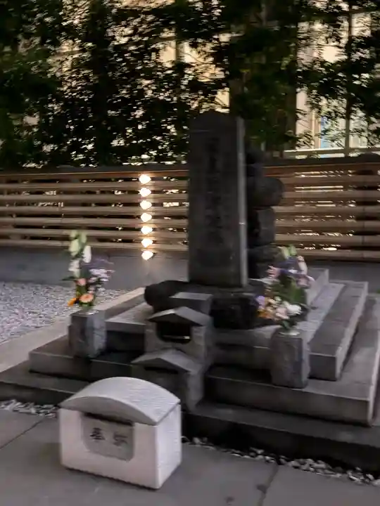 将門塚の{uncategorized: "未分類", other: "その他", undefined: "問題あり", building: "その他建物", grave: "お墓", sacred_gate: "鳥居", guardian: "狛犬", statue: "像", buddha: "仏像", history: "歴史", nature: "自然", garden: "庭園", animal: "動物", pagoda: "塔", temizu: "手水舎", mountain_gate: "山門・神門", sanctuary: "本殿・本堂", subordinate: "末社・摂社", art: "芸術", scenery: "景色", jizo: "地蔵", ema: "絵馬", goshuin: "御朱印", omikuji: "おみくじ", items: "授与品その他", amulet: "お守り", goshuincho: "御朱印帳", eats: "食事", festival: "お祭り", votive_dance: "神楽", shichigosan: "七五三参", wedding: "結婚式", experience: "体験その他", initially: "初詣", around: "周辺", anti_infection: "感染症対策"}