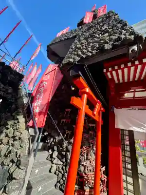 東京羽田 穴守稲荷神社の{uncategorized: "未分類", other: "その他", undefined: "問題あり", building: "その他建物", grave: "お墓", sacred_gate: "鳥居", guardian: "狛犬", statue: "像", buddha: "仏像", history: "歴史", nature: "自然", garden: "庭園", animal: "動物", pagoda: "塔", temizu: "手水舎", mountain_gate: "山門・神門", sanctuary: "本殿・本堂", subordinate: "末社・摂社", art: "芸術", scenery: "景色", jizo: "地蔵", ema: "絵馬", goshuin: "御朱印", omikuji: "おみくじ", items: "授与品その他", amulet: "お守り", goshuincho: "御朱印帳", eats: "食事", festival: "お祭り", votive_dance: "神楽", shichigosan: "七五三参", wedding: "結婚式", experience: "体験その他", initially: "初詣", around: "周辺", anti_infection: "感染症対策"}