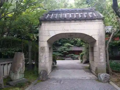 桃巌寺の山門