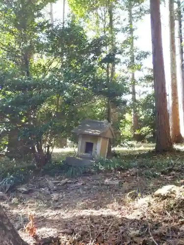 雷電神社の{uncategorized: "未分類", other: "その他", undefined: "問題あり", building: "その他建物", grave: "お墓", sacred_gate: "鳥居", guardian: "狛犬", statue: "像", buddha: "仏像", history: "歴史", nature: "自然", garden: "庭園", animal: "動物", pagoda: "塔", temizu: "手水舎", mountain_gate: "山門・神門", sanctuary: "本殿・本堂", subordinate: "末社・摂社", art: "芸術", scenery: "景色", jizo: "地蔵", ema: "絵馬", goshuin: "御朱印", omikuji: "おみくじ", items: "授与品その他", amulet: "お守り", goshuincho: "御朱印帳", eats: "食事", festival: "お祭り", votive_dance: "神楽", shichigosan: "七五三参", wedding: "結婚式", experience: "体験その他", initially: "初詣", around: "周辺", anti_infection: "感染症対策"}