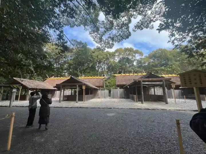 月夜見宮(豊受大神宮別宮)の{uncategorized: "未分類", other: "その他", undefined: "問題あり", building: "その他建物", grave: "お墓", sacred_gate: "鳥居", guardian: "狛犬", statue: "像", buddha: "仏像", history: "歴史", nature: "自然", garden: "庭園", animal: "動物", pagoda: "塔", temizu: "手水舎", mountain_gate: "山門・神門", sanctuary: "本殿・本堂", subordinate: "末社・摂社", art: "芸術", scenery: "景色", jizo: "地蔵", ema: "絵馬", goshuin: "御朱印", omikuji: "おみくじ", items: "授与品その他", amulet: "お守り", goshuincho: "御朱印帳", eats: "食事", festival: "お祭り", votive_dance: "神楽", shichigosan: "七五三参", wedding: "結婚式", experience: "体験その他", initially: "初詣", around: "周辺", anti_infection: "感染症対策"}