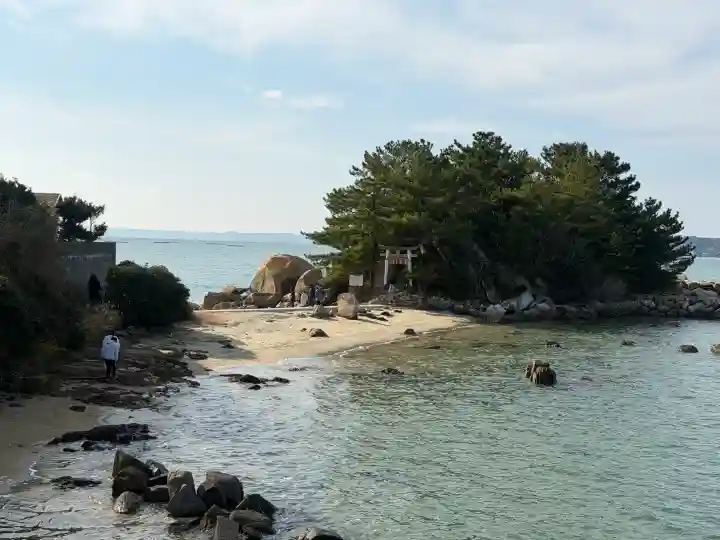 箱島神社の{uncategorized: "未分類", other: "その他", undefined: "問題あり", building: "その他建物", grave: "お墓", sacred_gate: "鳥居", guardian: "狛犬", statue: "像", buddha: "仏像", history: "歴史", nature: "自然", garden: "庭園", animal: "動物", pagoda: "塔", temizu: "手水舎", mountain_gate: "山門・神門", sanctuary: "本殿・本堂", subordinate: "末社・摂社", art: "芸術", scenery: "景色", jizo: "地蔵", ema: "絵馬", goshuin: "御朱印", omikuji: "おみくじ", items: "授与品その他", amulet: "お守り", goshuincho: "御朱印帳", eats: "食事", festival: "お祭り", votive_dance: "神楽", shichigosan: "七五三参", wedding: "結婚式", experience: "体験その他", initially: "初詣", around: "周辺", anti_infection: "感染症対策"}