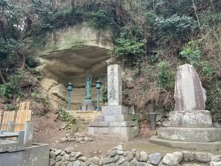 龍口寺の{uncategorized: "未分類", other: "その他", undefined: "問題あり", building: "その他建物", grave: "お墓", sacred_gate: "鳥居", guardian: "狛犬", statue: "像", buddha: "仏像", history: "歴史", nature: "自然", garden: "庭園", animal: "動物", pagoda: "塔", temizu: "手水舎", mountain_gate: "山門・神門", sanctuary: "本殿・本堂", subordinate: "末社・摂社", art: "芸術", scenery: "景色", jizo: "地蔵", ema: "絵馬", goshuin: "御朱印", omikuji: "おみくじ", items: "授与品その他", amulet: "お守り", goshuincho: "御朱印帳", eats: "食事", festival: "お祭り", votive_dance: "神楽", shichigosan: "七五三参", wedding: "結婚式", experience: "体験その他", initially: "初詣", around: "周辺", anti_infection: "感染症対策"}