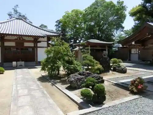 西林寺の庭園