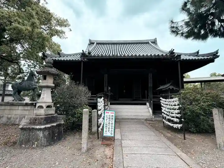 斑鳩寺の{uncategorized: "未分類", other: "その他", undefined: "問題あり", building: "その他建物", grave: "お墓", sacred_gate: "鳥居", guardian: "狛犬", statue: "像", buddha: "仏像", history: "歴史", nature: "自然", garden: "庭園", animal: "動物", pagoda: "塔", temizu: "手水舎", mountain_gate: "山門・神門", sanctuary: "本殿・本堂", subordinate: "末社・摂社", art: "芸術", scenery: "景色", jizo: "地蔵", ema: "絵馬", goshuin: "御朱印", omikuji: "おみくじ", items: "授与品その他", amulet: "お守り", goshuincho: "御朱印帳", eats: "食事", festival: "お祭り", votive_dance: "神楽", shichigosan: "七五三参", wedding: "結婚式", experience: "体験その他", initially: "初詣", around: "周辺", anti_infection: "感染症対策"}
