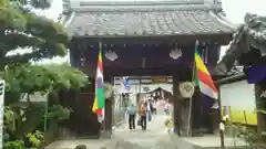 本覚寺の山門