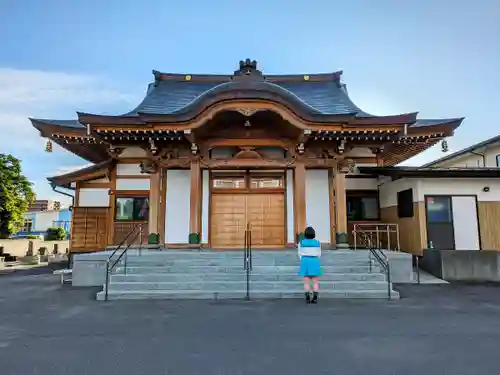 願栄寺の本殿