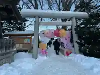 札幌諏訪神社の{uncategorized: "未分類", other: "その他", undefined: "問題あり", building: "その他建物", grave: "お墓", sacred_gate: "鳥居", guardian: "狛犬", statue: "像", buddha: "仏像", history: "歴史", nature: "自然", garden: "庭園", animal: "動物", pagoda: "塔", temizu: "手水舎", mountain_gate: "山門・神門", sanctuary: "本殿・本堂", subordinate: "末社・摂社", art: "芸術", scenery: "景色", jizo: "地蔵", ema: "絵馬", goshuin: "御朱印", omikuji: "おみくじ", items: "授与品その他", amulet: "お守り", goshuincho: "御朱印帳", eats: "食事", festival: "お祭り", votive_dance: "神楽", shichigosan: "七五三参", wedding: "結婚式", experience: "体験その他", initially: "初詣", around: "周辺", anti_infection: "感染症対策"}