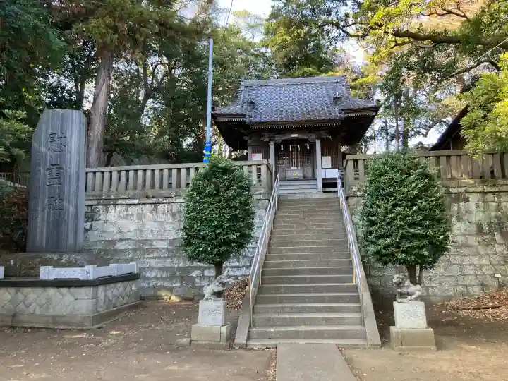 諏訪神社の{uncategorized: "未分類", other: "その他", undefined: "問題あり", building: "その他建物", grave: "お墓", sacred_gate: "鳥居", guardian: "狛犬", statue: "像", buddha: "仏像", history: "歴史", nature: "自然", garden: "庭園", animal: "動物", pagoda: "塔", temizu: "手水舎", mountain_gate: "山門・神門", sanctuary: "本殿・本堂", subordinate: "末社・摂社", art: "芸術", scenery: "景色", jizo: "地蔵", ema: "絵馬", goshuin: "御朱印", omikuji: "おみくじ", items: "授与品その他", amulet: "お守り", goshuincho: "御朱印帳", eats: "食事", festival: "お祭り", votive_dance: "神楽", shichigosan: "七五三参", wedding: "結婚式", experience: "体験その他", initially: "初詣", around: "周辺", anti_infection: "感染症対策"}