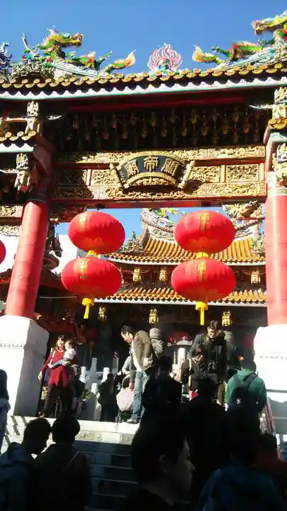 横濱関帝廟の山門・神門