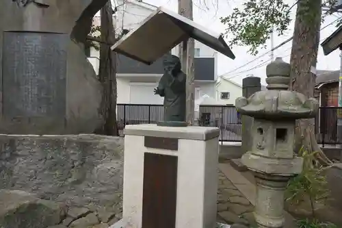 鳩ヶ谷氷川神社の像