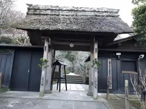 東慶寺の山門