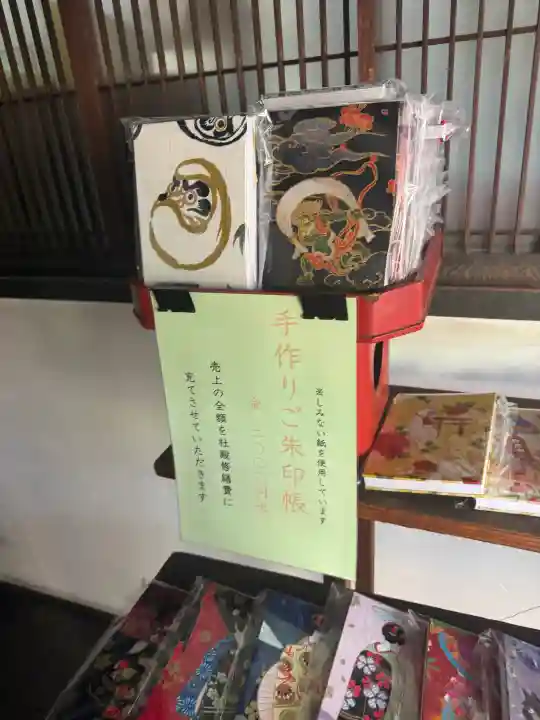 元祇園梛神社・隼神社の{uncategorized: "未分類", other: "その他", undefined: "問題あり", building: "その他建物", grave: "お墓", sacred_gate: "鳥居", guardian: "狛犬", statue: "像", buddha: "仏像", history: "歴史", nature: "自然", garden: "庭園", animal: "動物", pagoda: "塔", temizu: "手水舎", mountain_gate: "山門・神門", sanctuary: "本殿・本堂", subordinate: "末社・摂社", art: "芸術", scenery: "景色", jizo: "地蔵", ema: "絵馬", goshuin: "御朱印", omikuji: "おみくじ", items: "授与品その他", amulet: "お守り", goshuincho: "御朱印帳", eats: "食事", festival: "お祭り", votive_dance: "神楽", shichigosan: "七五三参", wedding: "結婚式", experience: "体験その他", initially: "初詣", around: "周辺", anti_infection: "感染症対策"}