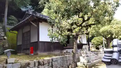 七面大明神の建物その他