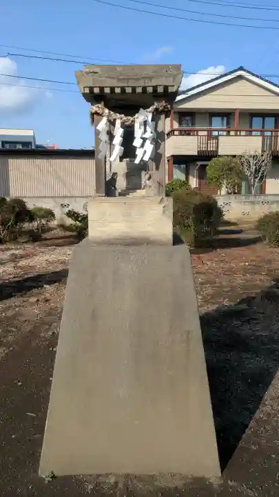 三峯神社の{uncategorized: "未分類", other: "その他", undefined: "問題あり", building: "その他建物", grave: "お墓", sacred_gate: "鳥居", guardian: "狛犬", statue: "像", buddha: "仏像", history: "歴史", nature: "自然", garden: "庭園", animal: "動物", pagoda: "塔", temizu: "手水舎", mountain_gate: "山門・神門", sanctuary: "本殿・本堂", subordinate: "末社・摂社", art: "芸術", scenery: "景色", jizo: "地蔵", ema: "絵馬", goshuin: "御朱印", omikuji: "おみくじ", items: "授与品その他", amulet: "お守り", goshuincho: "御朱印帳", eats: "食事", festival: "お祭り", votive_dance: "神楽", shichigosan: "七五三参", wedding: "結婚式", experience: "体験その他", initially: "初詣", around: "周辺", anti_infection: "感染症対策"}