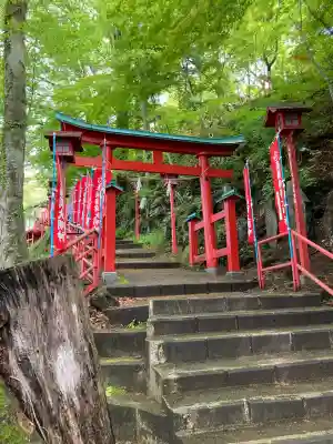 鼻顔稲荷神社の{uncategorized: "未分類", other: "その他", undefined: "問題あり", building: "その他建物", grave: "お墓", sacred_gate: "鳥居", guardian: "狛犬", statue: "像", buddha: "仏像", history: "歴史", nature: "自然", garden: "庭園", animal: "動物", pagoda: "塔", temizu: "手水舎", mountain_gate: "山門・神門", sanctuary: "本殿・本堂", subordinate: "末社・摂社", art: "芸術", scenery: "景色", jizo: "地蔵", ema: "絵馬", goshuin: "御朱印", omikuji: "おみくじ", items: "授与品その他", amulet: "お守り", goshuincho: "御朱印帳", eats: "食事", festival: "お祭り", votive_dance: "神楽", shichigosan: "七五三参", wedding: "結婚式", experience: "体験その他", initially: "初詣", around: "周辺", anti_infection: "感染症対策"}