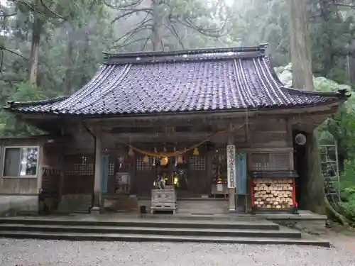 雄山神社中宮祈願殿の本殿