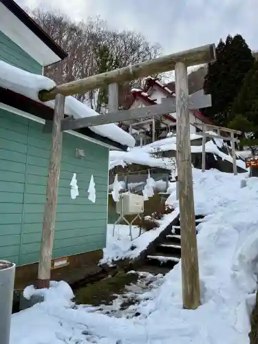小谷石神社の{uncategorized: "未分類", other: "その他", undefined: "問題あり", building: "その他建物", grave: "お墓", sacred_gate: "鳥居", guardian: "狛犬", statue: "像", buddha: "仏像", history: "歴史", nature: "自然", garden: "庭園", animal: "動物", pagoda: "塔", temizu: "手水舎", mountain_gate: "山門・神門", sanctuary: "本殿・本堂", subordinate: "末社・摂社", art: "芸術", scenery: "景色", jizo: "地蔵", ema: "絵馬", goshuin: "御朱印", omikuji: "おみくじ", items: "授与品その他", amulet: "お守り", goshuincho: "御朱印帳", eats: "食事", festival: "お祭り", votive_dance: "神楽", shichigosan: "七五三参", wedding: "結婚式", experience: "体験その他", initially: "初詣", around: "周辺", anti_infection: "感染症対策"}