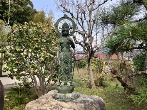 天宗寺の{uncategorized: "未分類", other: "その他", undefined: "問題あり", building: "その他建物", grave: "お墓", sacred_gate: "鳥居", guardian: "狛犬", statue: "像", buddha: "仏像", history: "歴史", nature: "自然", garden: "庭園", animal: "動物", pagoda: "塔", temizu: "手水舎", mountain_gate: "山門・神門", sanctuary: "本殿・本堂", subordinate: "末社・摂社", art: "芸術", scenery: "景色", jizo: "地蔵", ema: "絵馬", goshuin: "御朱印", omikuji: "おみくじ", items: "授与品その他", amulet: "お守り", goshuincho: "御朱印帳", eats: "食事", festival: "お祭り", votive_dance: "神楽", shichigosan: "七五三参", wedding: "結婚式", experience: "体験その他", initially: "初詣", around: "周辺", anti_infection: "感染症対策"}