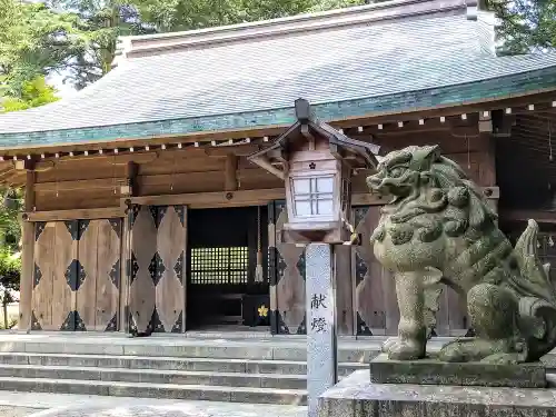高岡市護国神社の狛犬