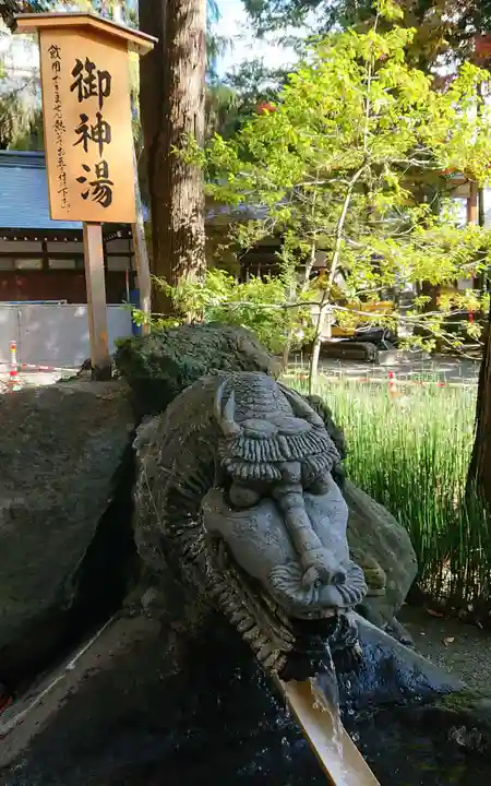 諏訪大社下社秋宮の手水舎