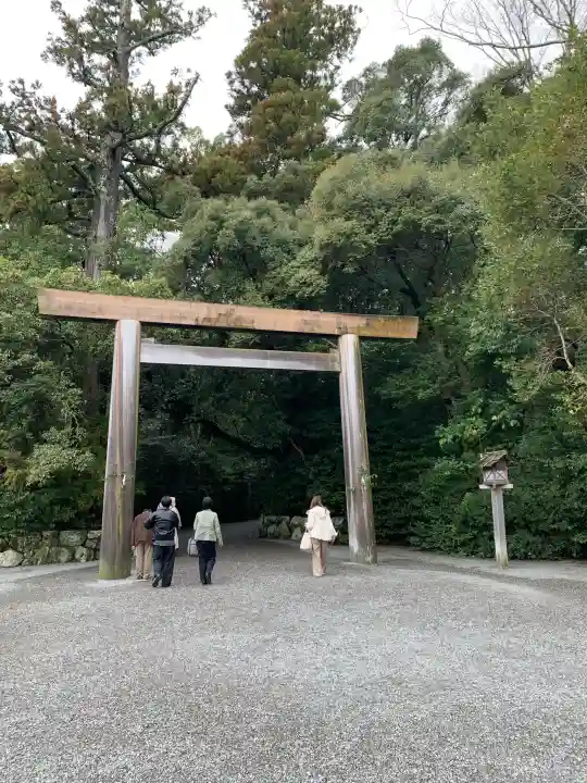 伊勢神宮外宮(豊受大神宮)の{uncategorized: "未分類", other: "その他", undefined: "問題あり", building: "その他建物", grave: "お墓", sacred_gate: "鳥居", guardian: "狛犬", statue: "像", buddha: "仏像", history: "歴史", nature: "自然", garden: "庭園", animal: "動物", pagoda: "塔", temizu: "手水舎", mountain_gate: "山門・神門", sanctuary: "本殿・本堂", subordinate: "末社・摂社", art: "芸術", scenery: "景色", jizo: "地蔵", ema: "絵馬", goshuin: "御朱印", omikuji: "おみくじ", items: "授与品その他", amulet: "お守り", goshuincho: "御朱印帳", eats: "食事", festival: "お祭り", votive_dance: "神楽", shichigosan: "七五三参", wedding: "結婚式", experience: "体験その他", initially: "初詣", around: "周辺", anti_infection: "感染症対策"}